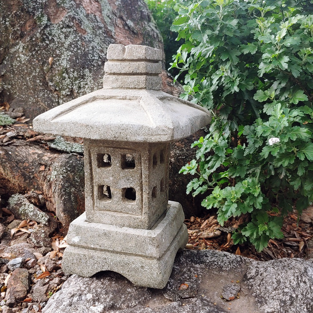 32cm 중형 사각 석등 석탑 한점 정원소품 인테리어