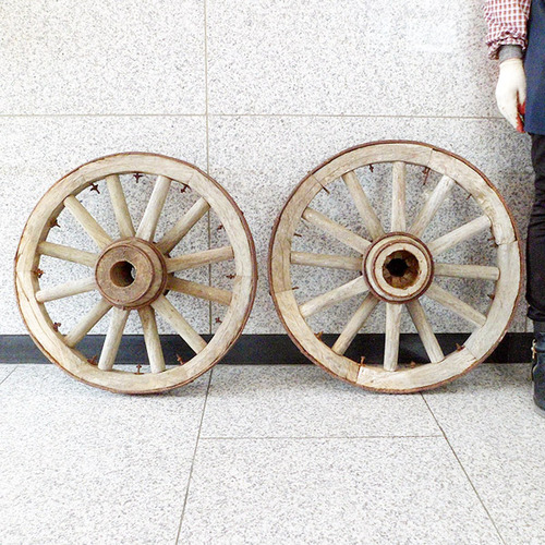 귀한 사이즈 수레바퀴 한쌍(지름60cm)/나무바퀴/대형수레바퀴/인테리어/엔틱소품/정원용품/수레바퀴