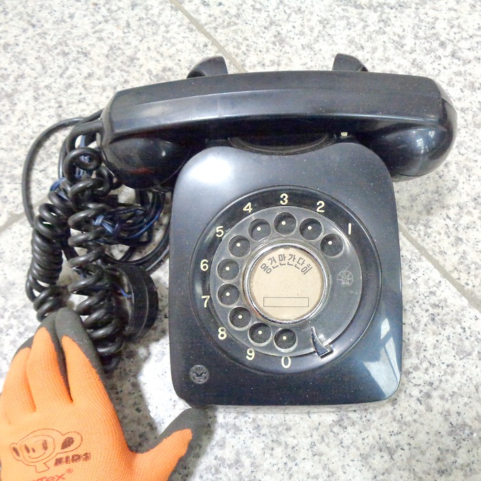 (본사진열품)  80년대 상태좋은 다이얼 전화기  검정색 다이얼 전화기 7080년대 전화기 추억소품