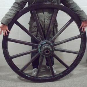 대형 마차 바퀴5호(지름 121cm/나무바퀴/대형수레바퀴/상점인테리어/엔틱소품/마차바퀴/정원용품/수레바퀴