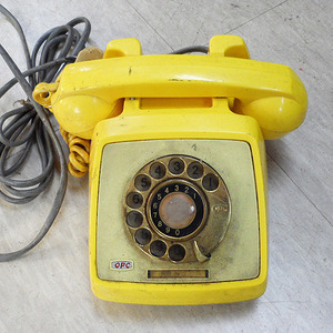 귀한 노란색 다이얼 전화기1981년산(중고)/다이얼 전화기/옛날전화기/연극소품/전화기/opc전화기