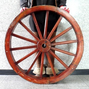 탄탄한 대형 마차바퀴(지름 97cm/나무바퀴/대형수레바퀴/상점인테리어/엔틱소품/정원용품/수레바퀴