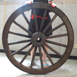 대형 마차바퀴(지름116cm) /나무바퀴/대형수레바퀴/상점인테리어/엔틱소품/정원용품/수레바퀴/나무바퀴