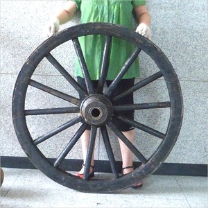 마차바퀴(지름103cm) /나무바퀴/대형수레바퀴/상점인테리어/엔틱소품/정원용품/수레바퀴/바퀴/나무바퀴