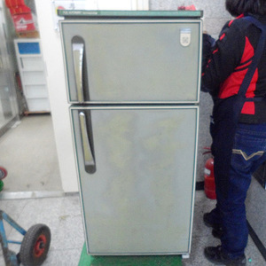 1984년 금성 냉장고(초록색)/옛날물건/80년대 냉장고/7080소품/7080자료/금성냉장고/냉장고