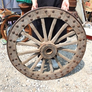 징 박힌 엔틱 마차바퀴 97cm 장식용바퀴 수레바퀴